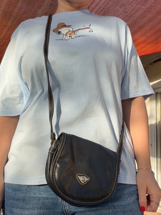 Collection 1991 Handbags - Cute Vintage Crossbody Bag 💼 iPhone 17 Pro fits perfectly ☺️